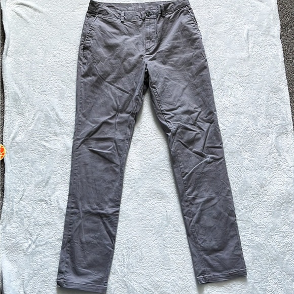 Old Navy Men’s Athletic Ultimate Tech Built-In Flex Chino Pants 32x34 - Picture 4 of 6